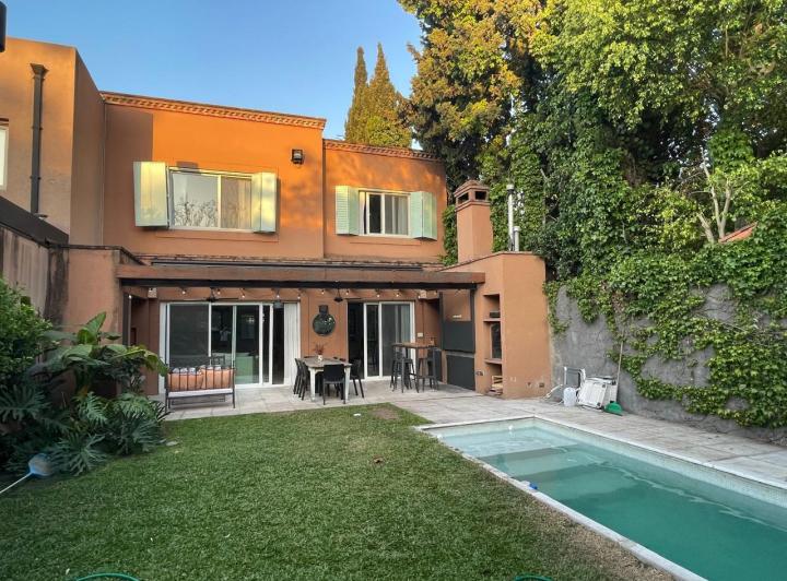 Casa · 230m² · 6 Ambientes