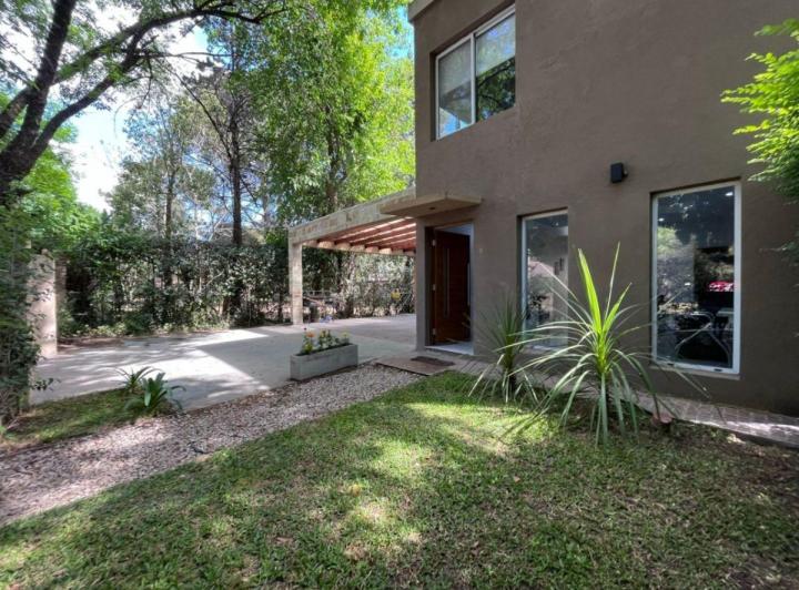 Casa · 180m² · 5 Ambientes · 1 Cochera
