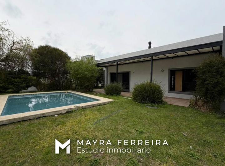 Casa · 170m² · 3 Ambientes · 2 Cocheras