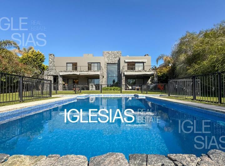 Casa · 375m² · 7 Ambientes · 2 Cocheras