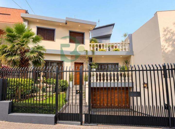 Casa · 270m² · 5 Ambientes · 5 Cocheras