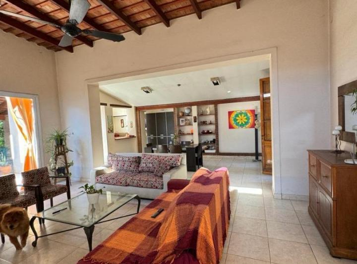 Casa · 300m² · 4 Ambientes · 9 Cocheras