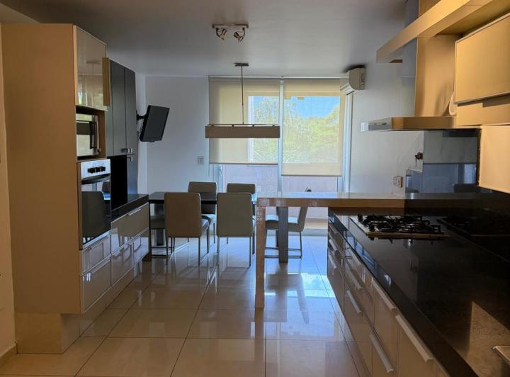 Departamento · 220m² · 6 Ambientes
