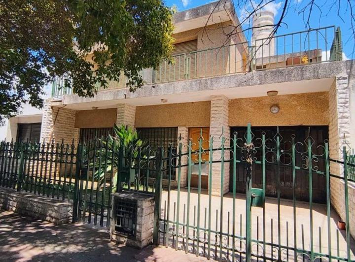 Casa · 100m² · 5 Ambientes · 1 Cochera