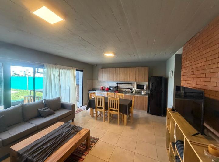 Casa · 180m² · 2 Dormitorios · 2 Cocheras