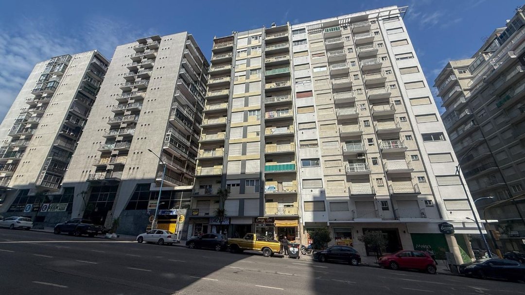 Alquiler 24 meses 2 Amb Av. Colón con lavadero
