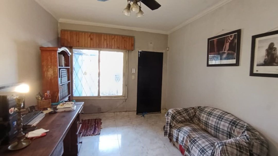 VENTA CASA 3 AMB C/COCHERA PATIO ITUZAINGO A CRED