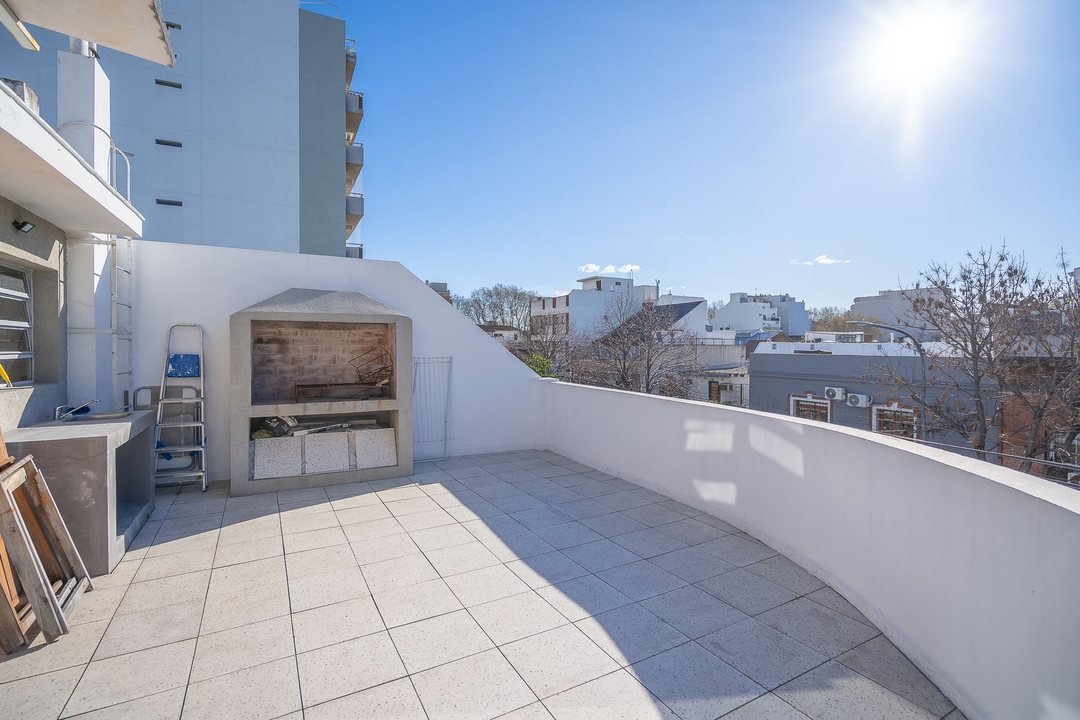 VENTA CASA DE 6 AMB - VILLA DEL PARQUE CON TERRAZA