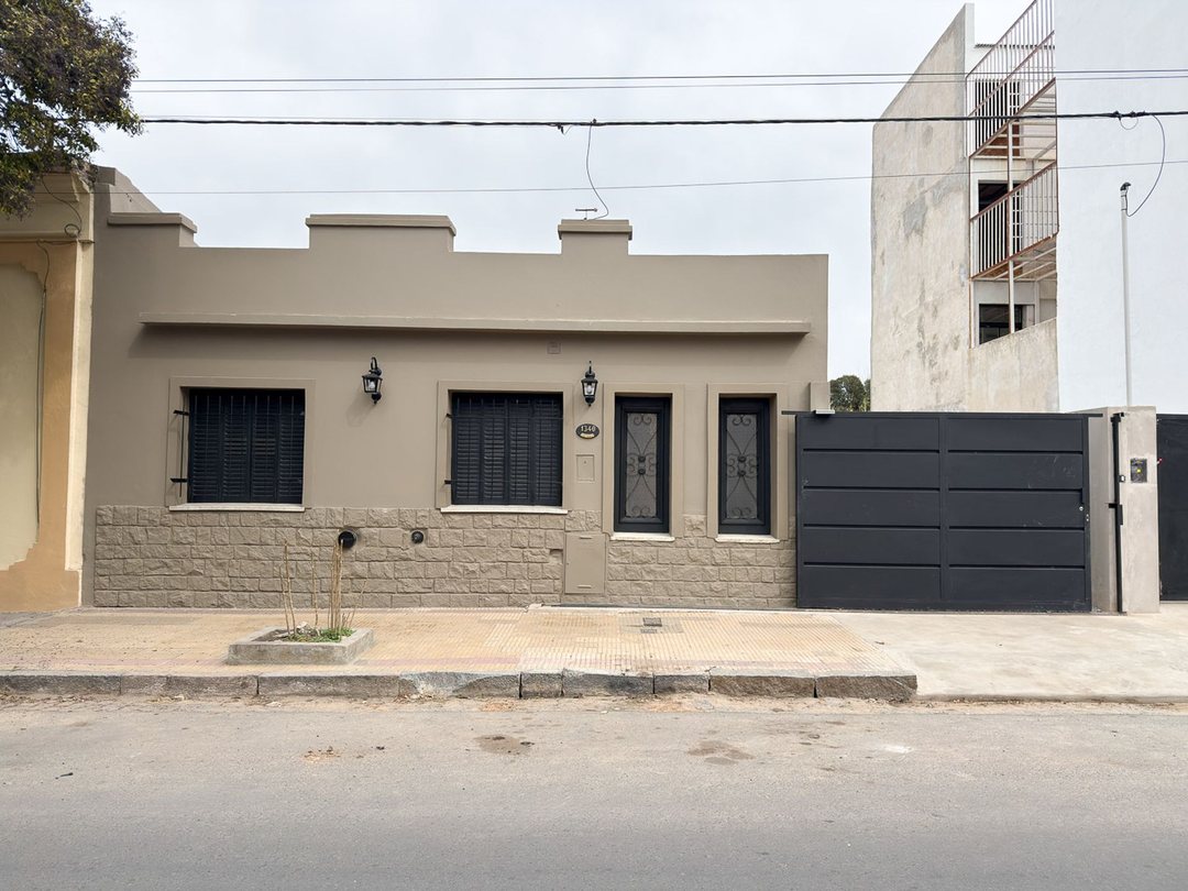 ALQUILER CASA 2 DORM JARDIN COCHERA TANDIL