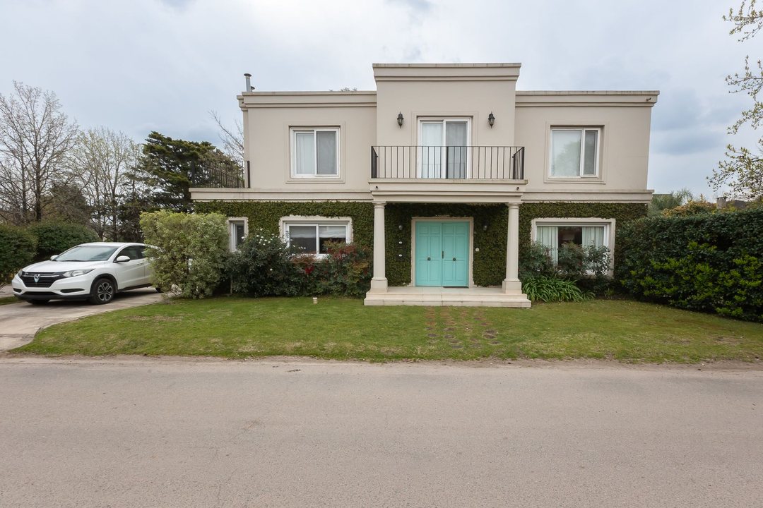 VENTA CASA 5 AMB-PILETA-APTO CRED-PABLO NOGUES