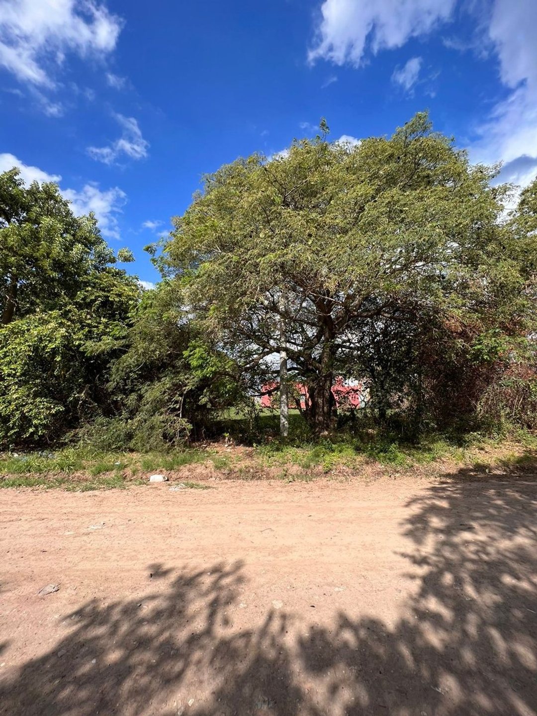 VENTA TERRENO RESIDENCIAL SOLARES DEL ESTE