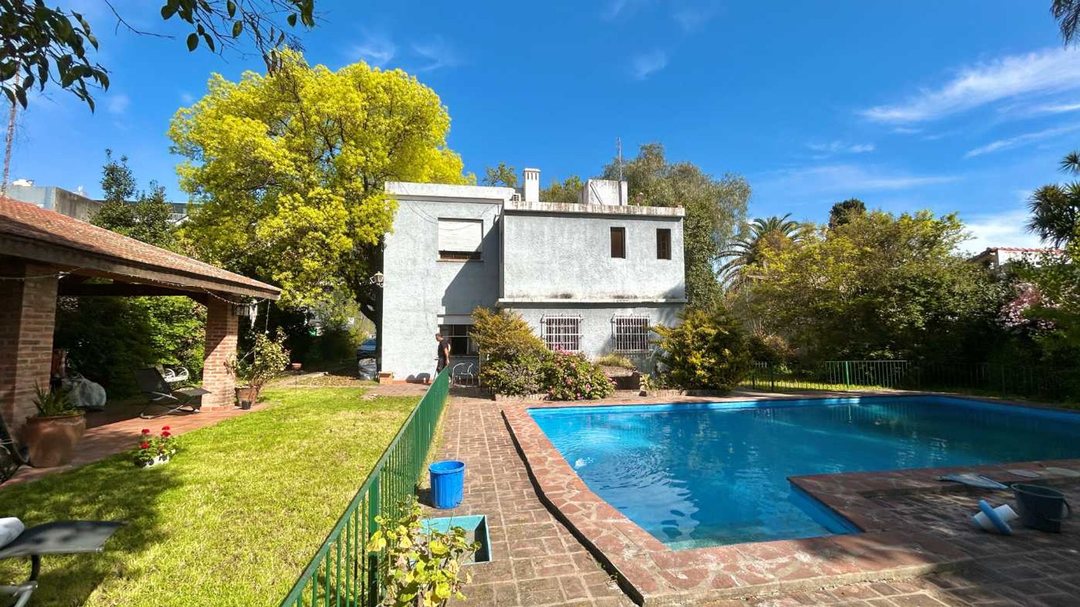 VENTA CASA 5 AMB JARDIN PILETA QUINCHO HURLINGHAM