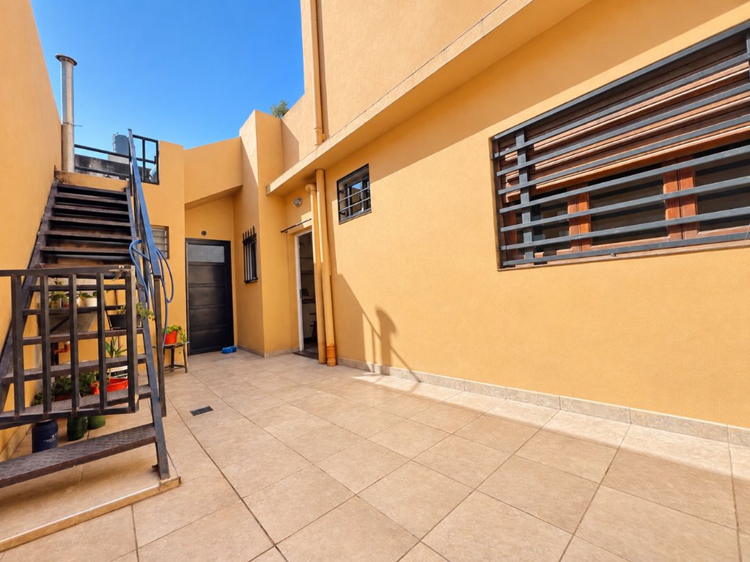CASA 3 DORMITORIOS EN VENTA CON PATIO Y TERRAZA