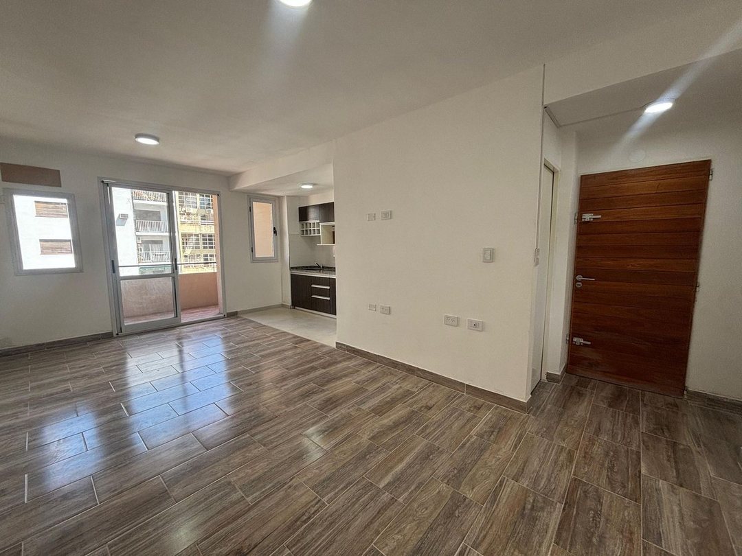 MONOAMBIENTE EN VENTA, LANUSITA, LUMINOSO