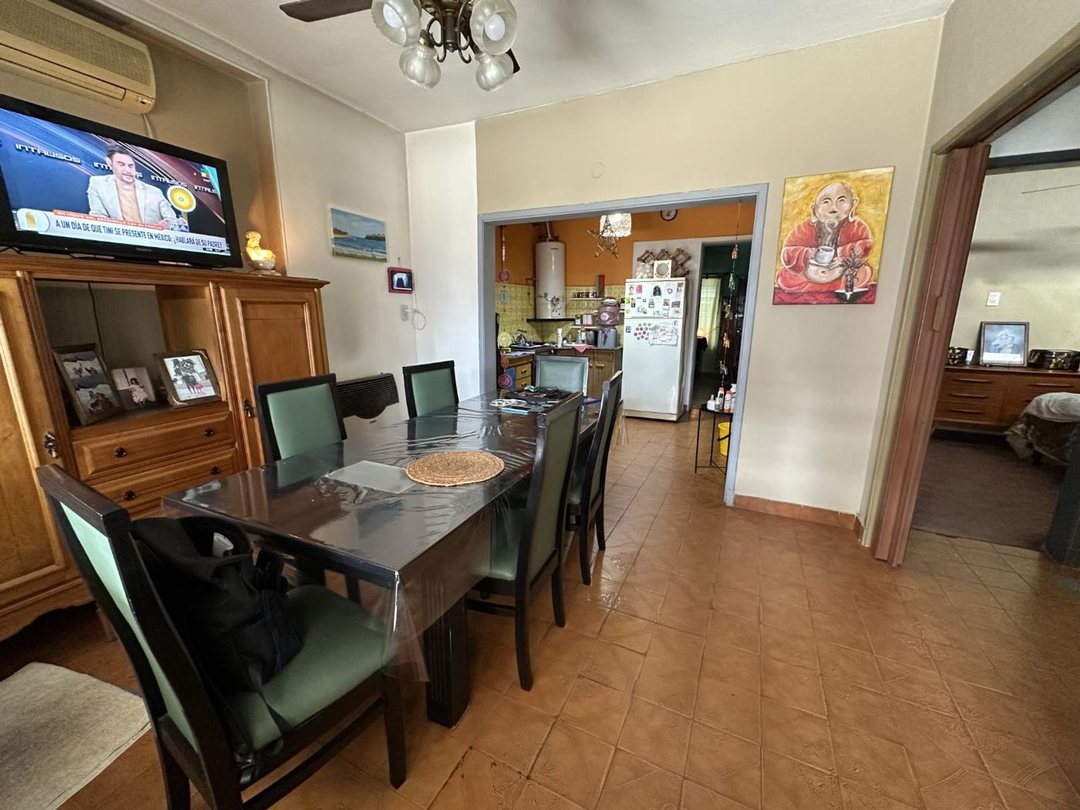 CASA EN VENTA BERNAL, 3 AMBIENTES, PATIO Y LOCAL