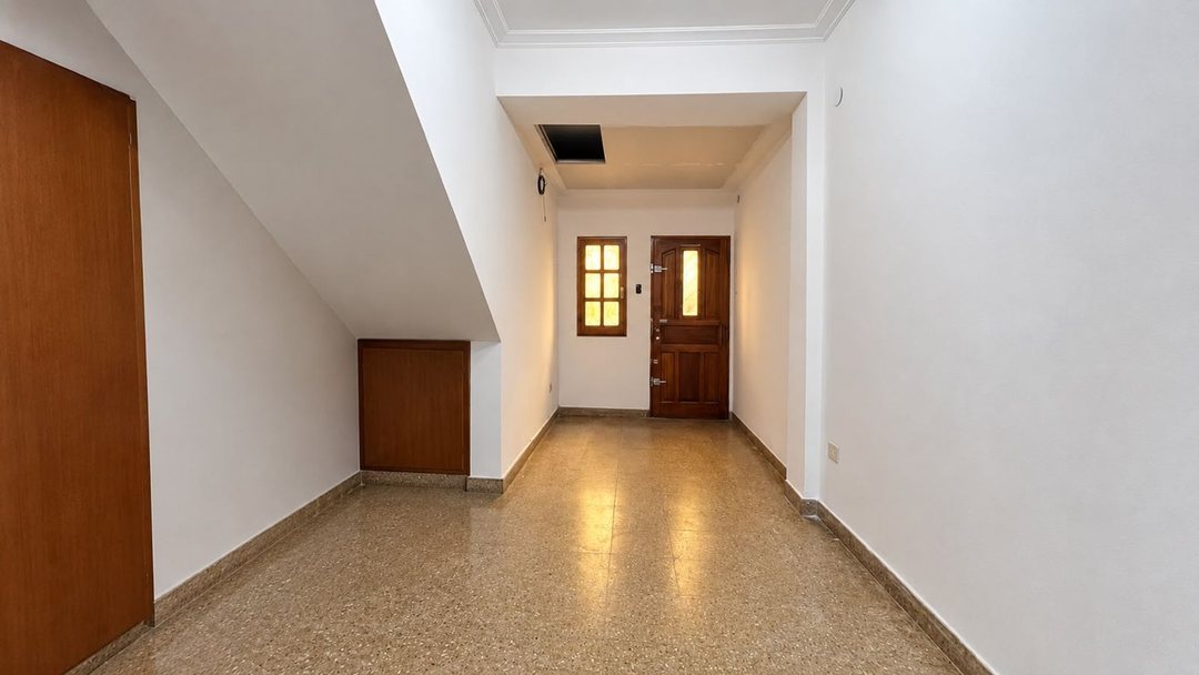 CASA DOS DORMITORIOS CON COCHERA
