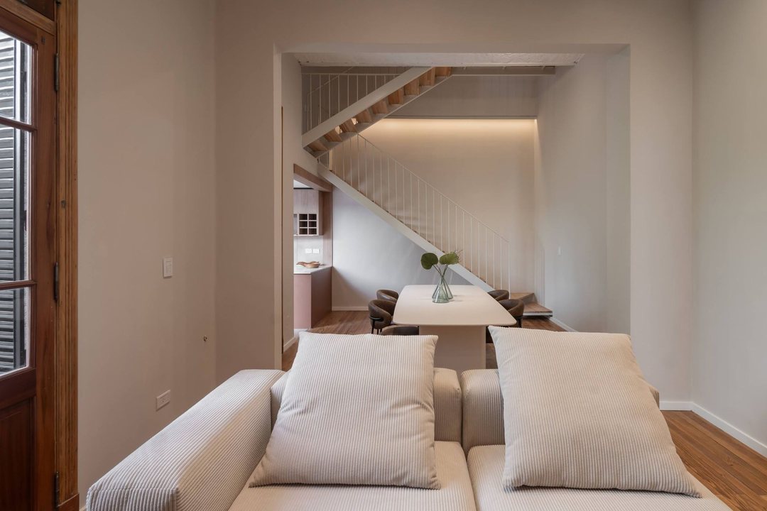 CASA INTERNA EN VENTA DE TRES DORMITORIOS