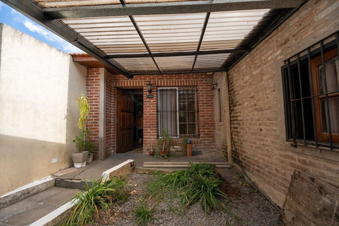 CASA EN VENTA VILLA ELISA 4 DORMITORIOS COCHERA