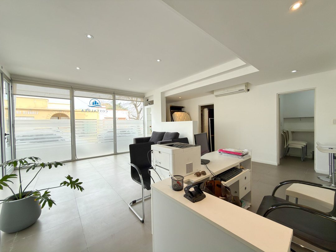 VENTA LOCAL AL FRENTE SEMICENTRO TANDIL