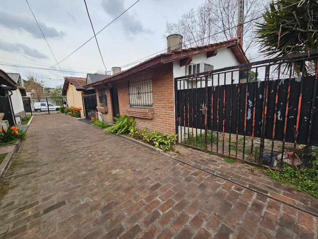 ALQUILER PH 2 AMBIENTES C/ PATIO COCHERA ITUZAINGO