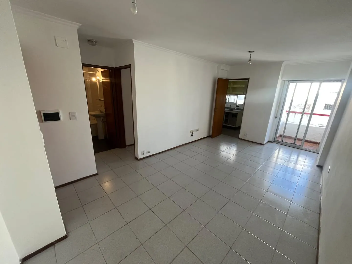 Nueva Cordoba un dormitorio con balcon
