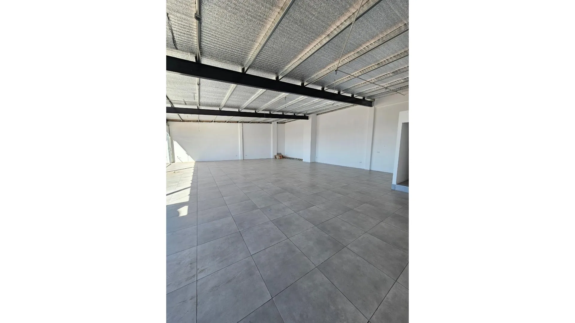 ALQUILER LOCAL 144m2 TERRAZA EXCLUSIVA CON GAS MANANTIALES