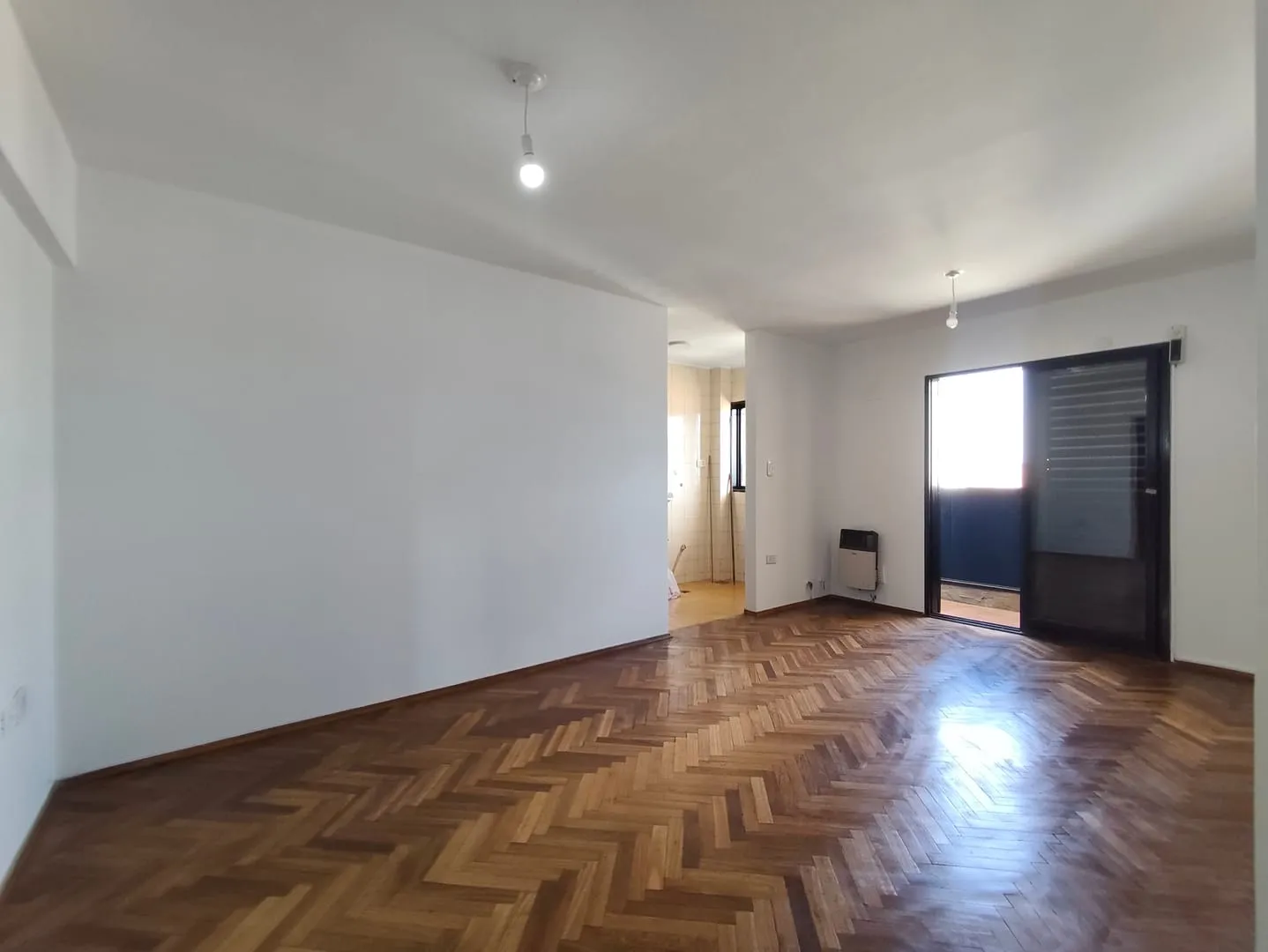 PISO 16 + MUCHA LUZ - 2 DORMITORIOS CON BALCÓN EN PLENO CENTRO