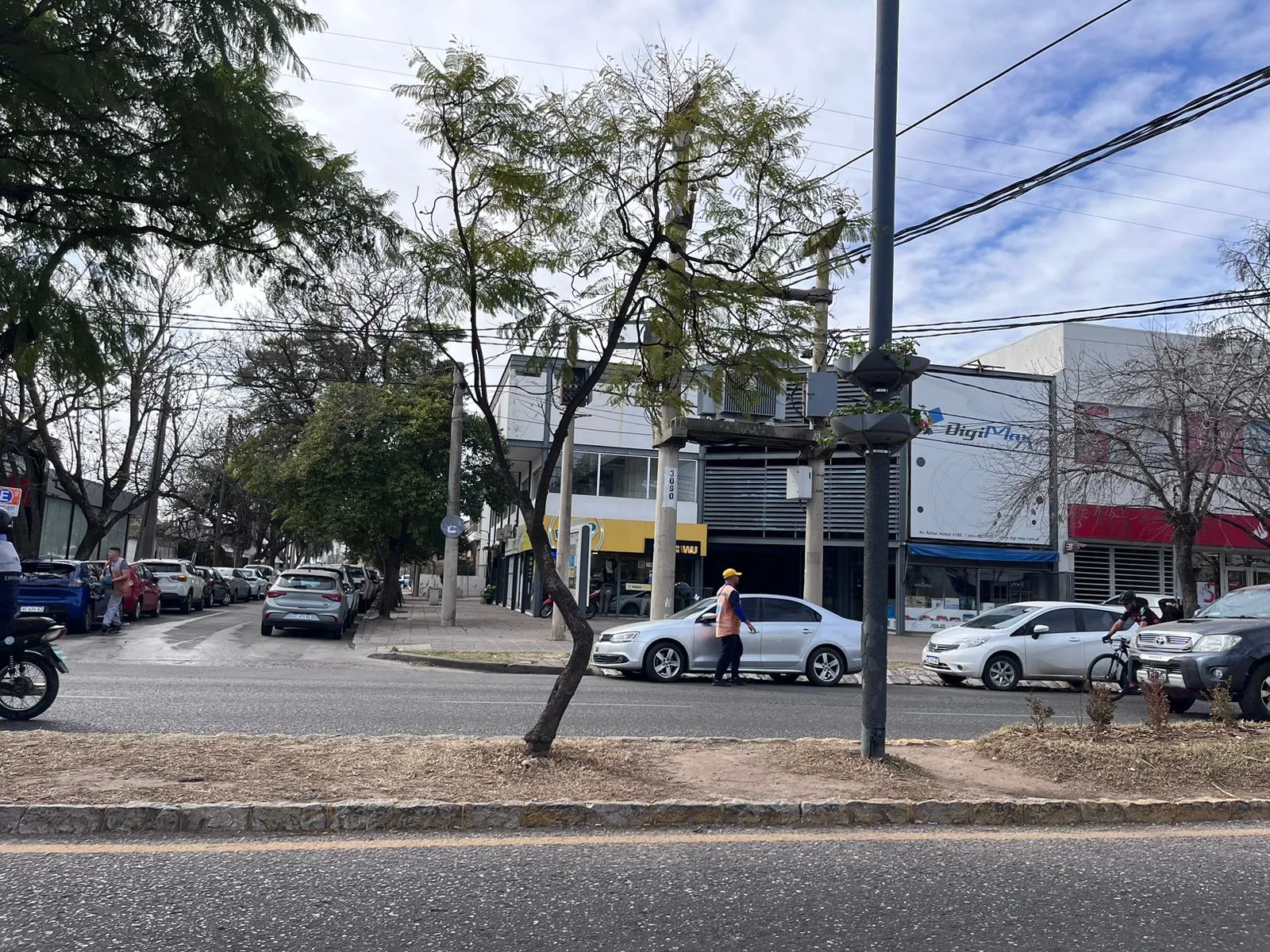 LOCAL  ALQUILER CERRO DE LAS ROSAS AV. NUÑEZ 4100 dentro de Galeria Comercial El...