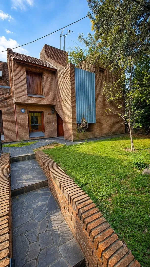 VENTA CASA DUPLEX BARRIO ESCOBAR 3 DORMITORIOS