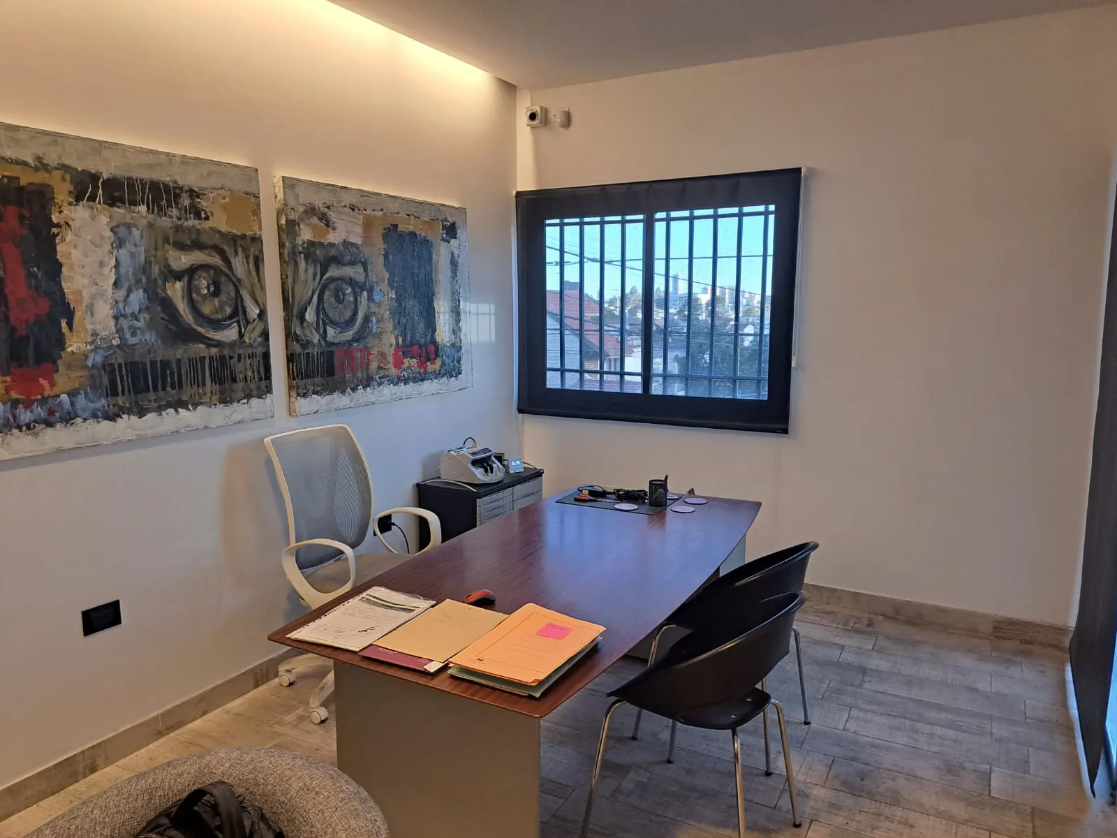 ALQUILO LOCAL/OFICINA DE 130 M2 EN MONSEÑOR PABLO CABRERA AL 2105