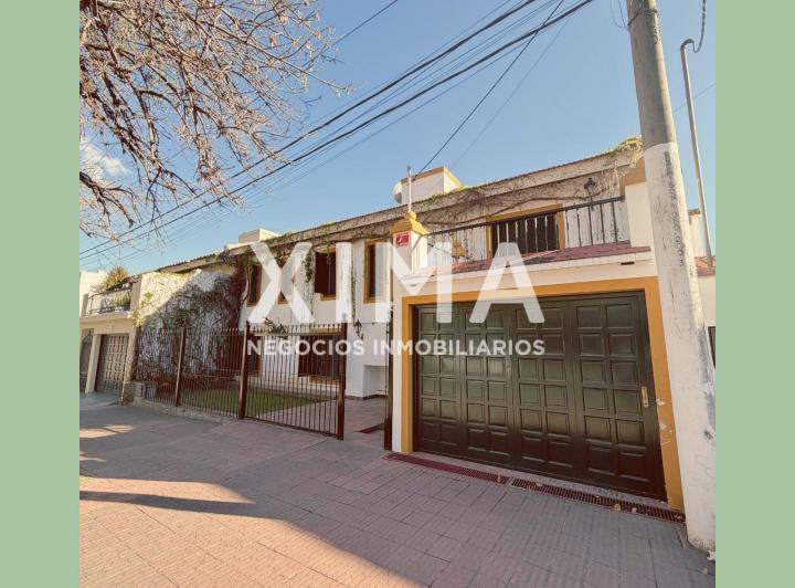 Casa · 230m² · 4 Dormitorios · 2 Cocheras