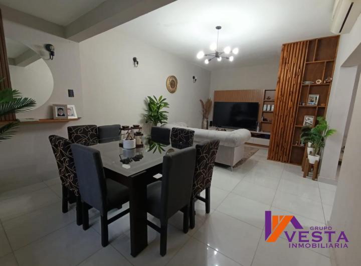 Casa · 233m² · 8 Ambientes · 1 Cochera