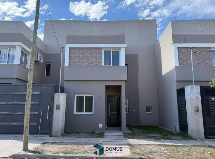 Casa · 69m² · 2 Dormitorios · 1 Cochera