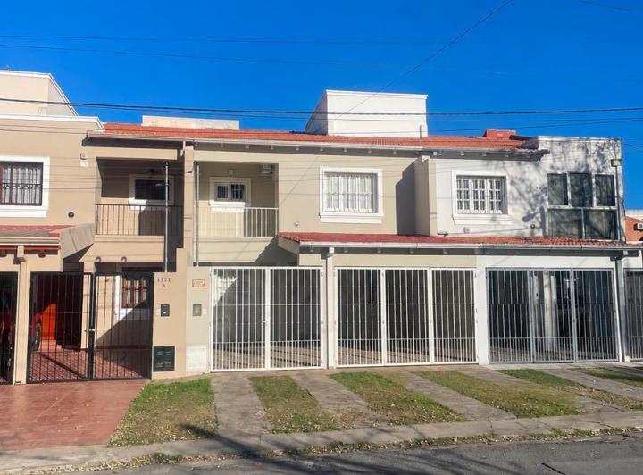 Casa · 290m² · 2 Cocheras