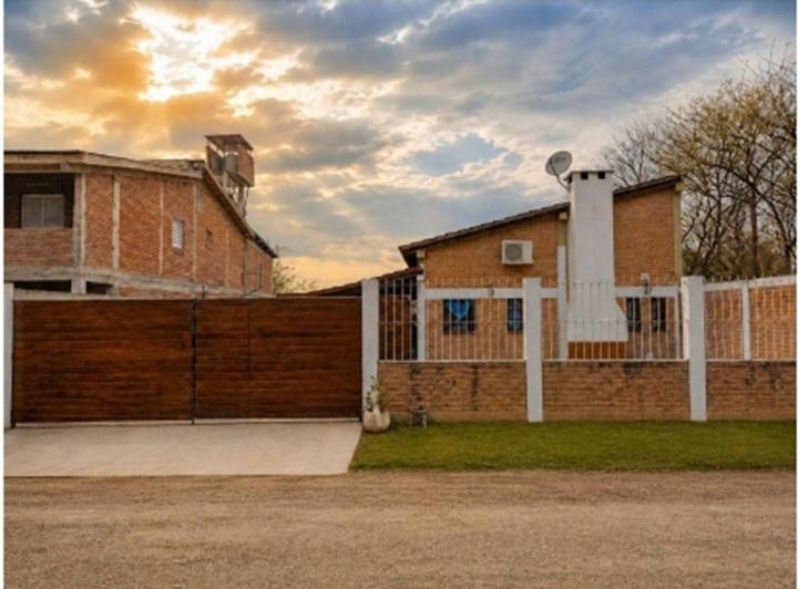 Casa · 180m² · 4 Ambientes · 4 Cocheras