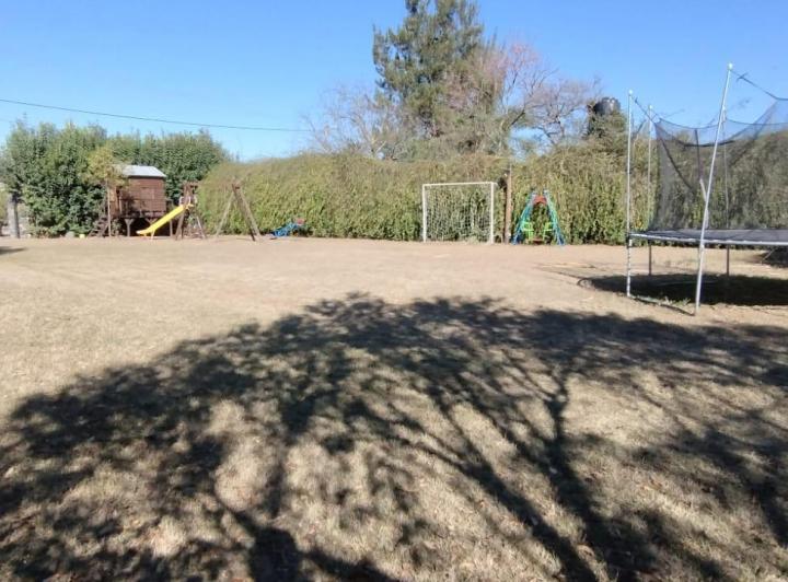 Casa · 1800m² · 4 Ambientes · 1 Cochera