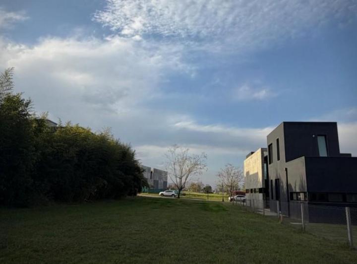 Terreno · 816m²