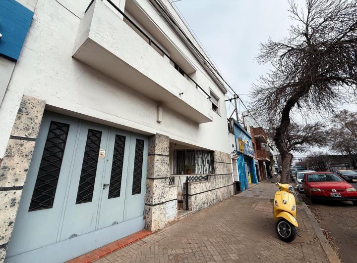 Casa · 200m² · 8 Ambientes · 1 Cochera