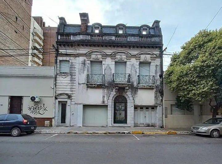 Casa · 427m² · 15 Ambientes · 1 Cochera