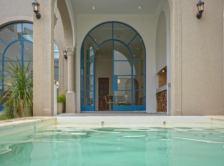 Casa · 205m² · 9 Ambientes · 1 Cochera