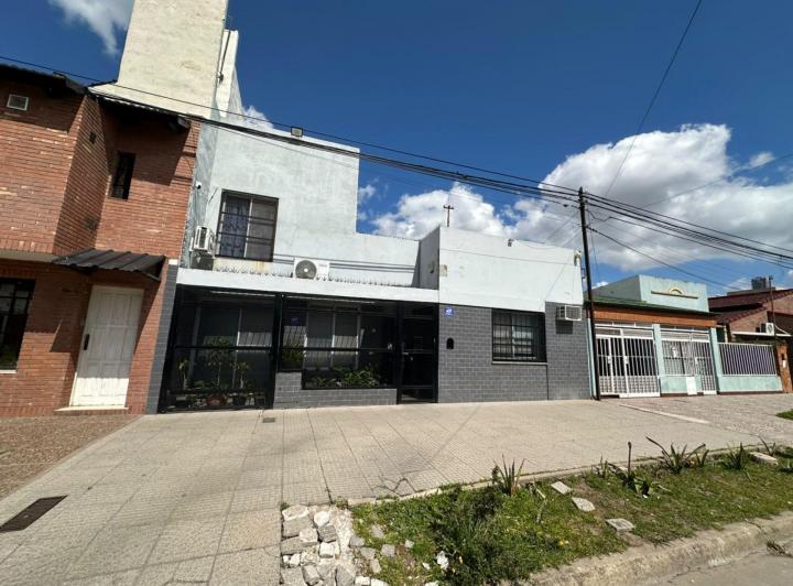 Casa · 200m² · 5 Ambientes