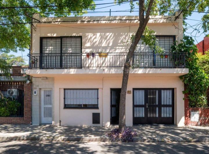 Casa · 241m² · 4 Ambientes · 1 Cochera