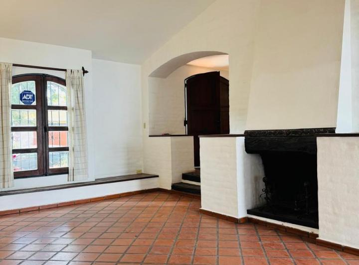 Casa · 238m² · 8 Ambientes · 2 Cocheras