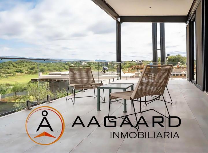 Casa · 420m² · 6 Ambientes · 2 Cocheras