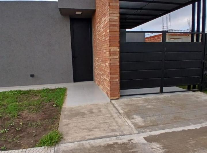 Casa · 100m² · 4 Ambientes · 1 Cochera