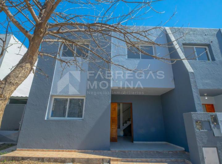 Casa · 165m² · 3 Ambientes · 2 Cocheras