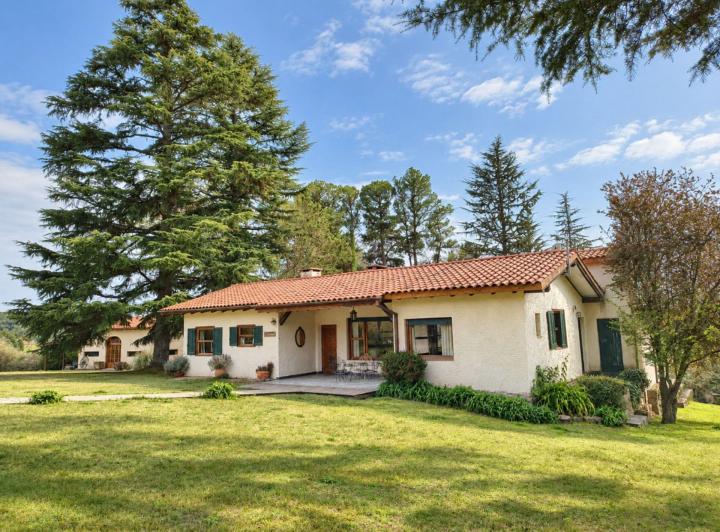 Casa · 250m² · 6 Ambientes · 2 Cocheras
