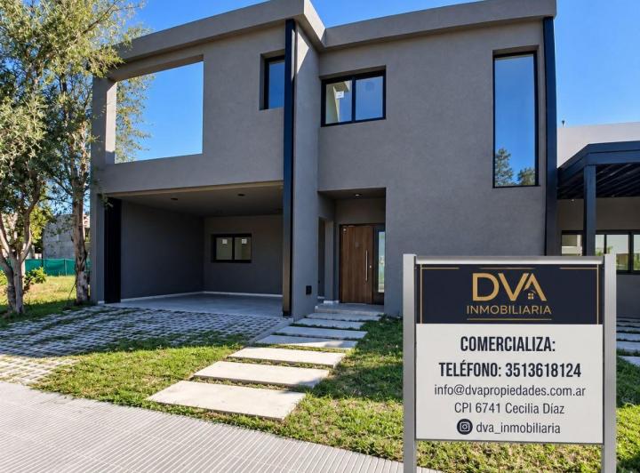 Casa · 163m² · 5 Ambientes · 2 Cocheras