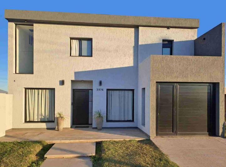 Casa · 1m² · 5 Ambientes