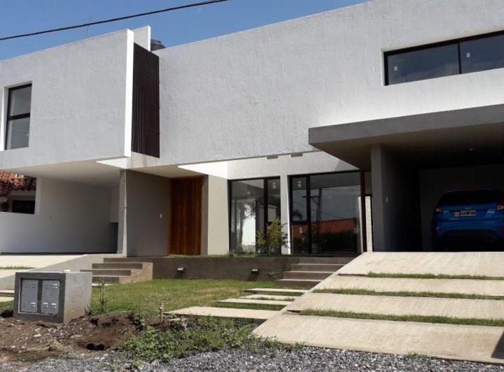 Casa · 160m² · 7 Ambientes · 1 Cochera